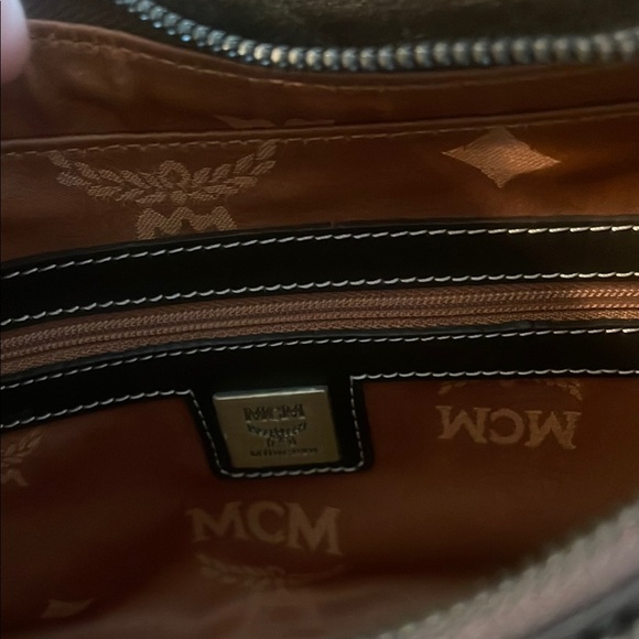 MCM Tan and Black Shoulder Bag with Iconic Design - Picture 4 of 10